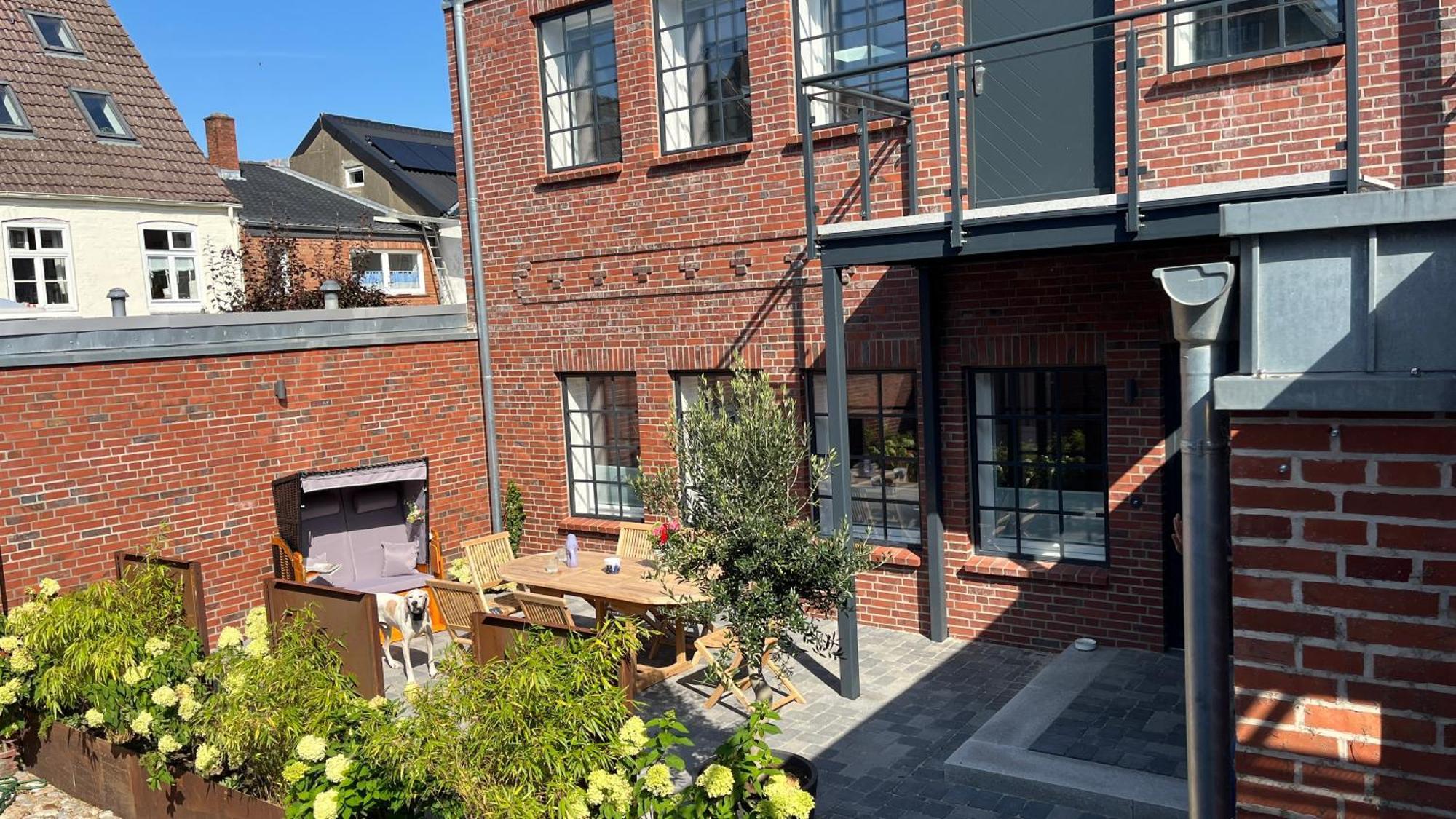 Loftwohnung 2 Simmerdeis An Der Gracht Friedrichstadt Luaran gambar